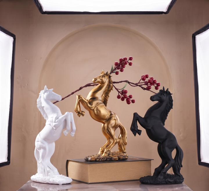 Resin Horse Statue – Artistic Decor